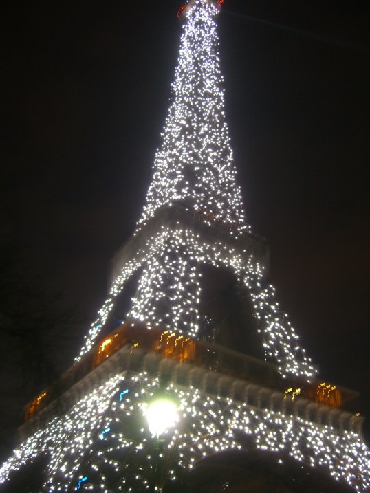 Christmas_Eiffel_tower_sparkling_2009.jpb