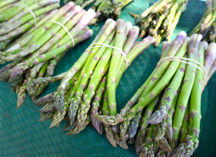 asparagus-at-market-paris.jpg