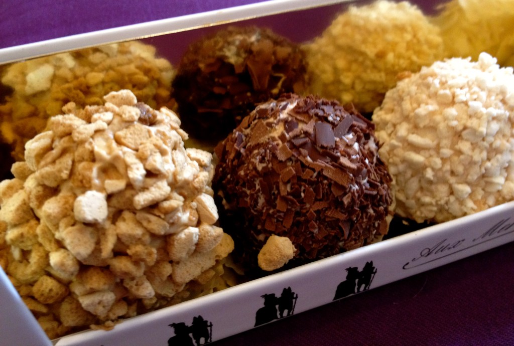 meringue_balls_paris_jpg