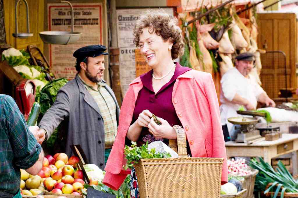 Meryl Streep as Julia Child with her pannier typique.