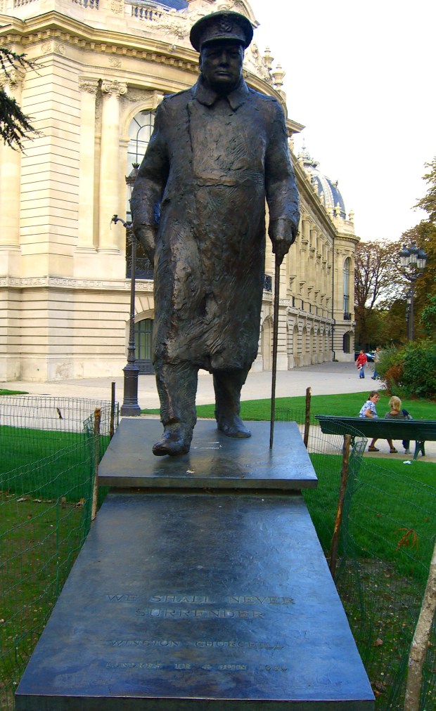 churchhill_paris.jpg