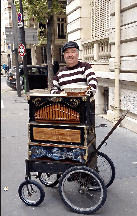 street-muscian-paris.jpg