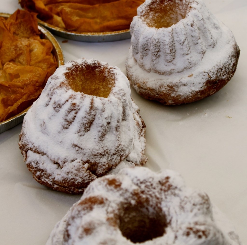 Kongloff…giant brioche cake with powder sugar