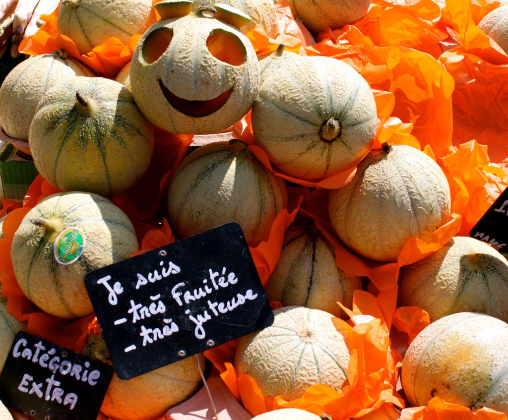 It's all smiles on the Marché des Quais…thanks to a very friendly English vendeuse and her melons...