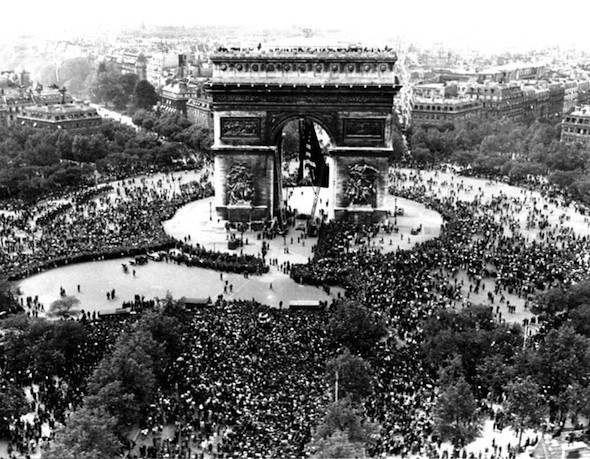Arc de triomphe; source: AP Photo/Griffin