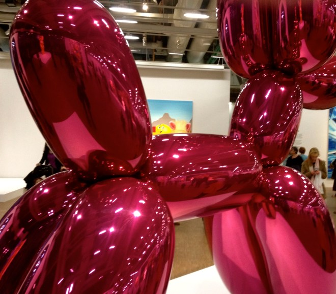 pompidou_paris_jeff_koons_balloon_dog.jpg