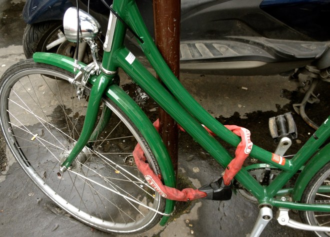 green_bicylce_paris.jpg