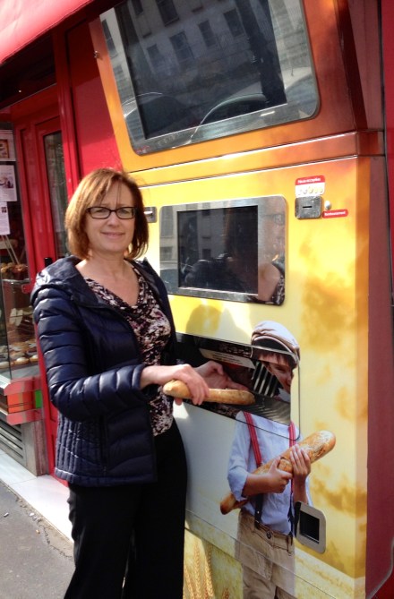 baguette_dispenser_automatique_distributeur_de_pain_paris_6.jpg