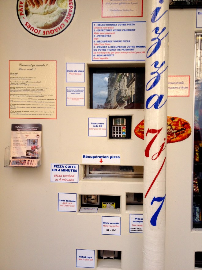 pizza_dispenser_vending_machine_paris_1.jpg