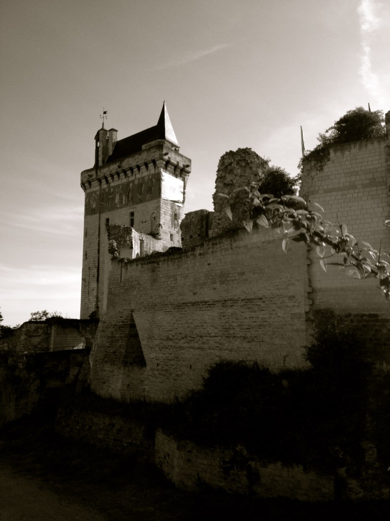 Chinon_fortress_chateau_France_loire_biking.jpg