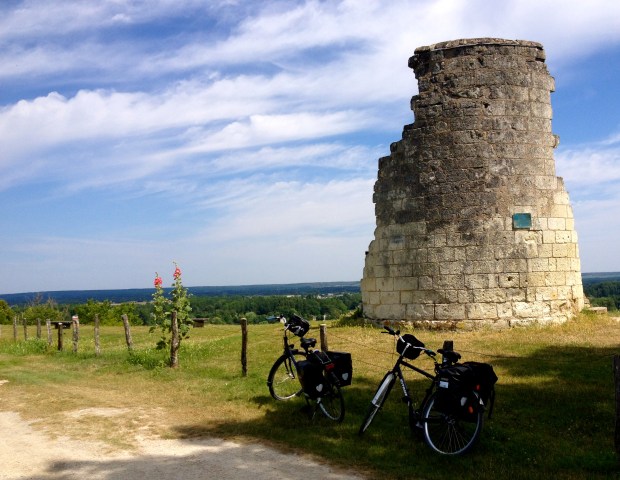 france_biking_velo_loire_valley2.jpg